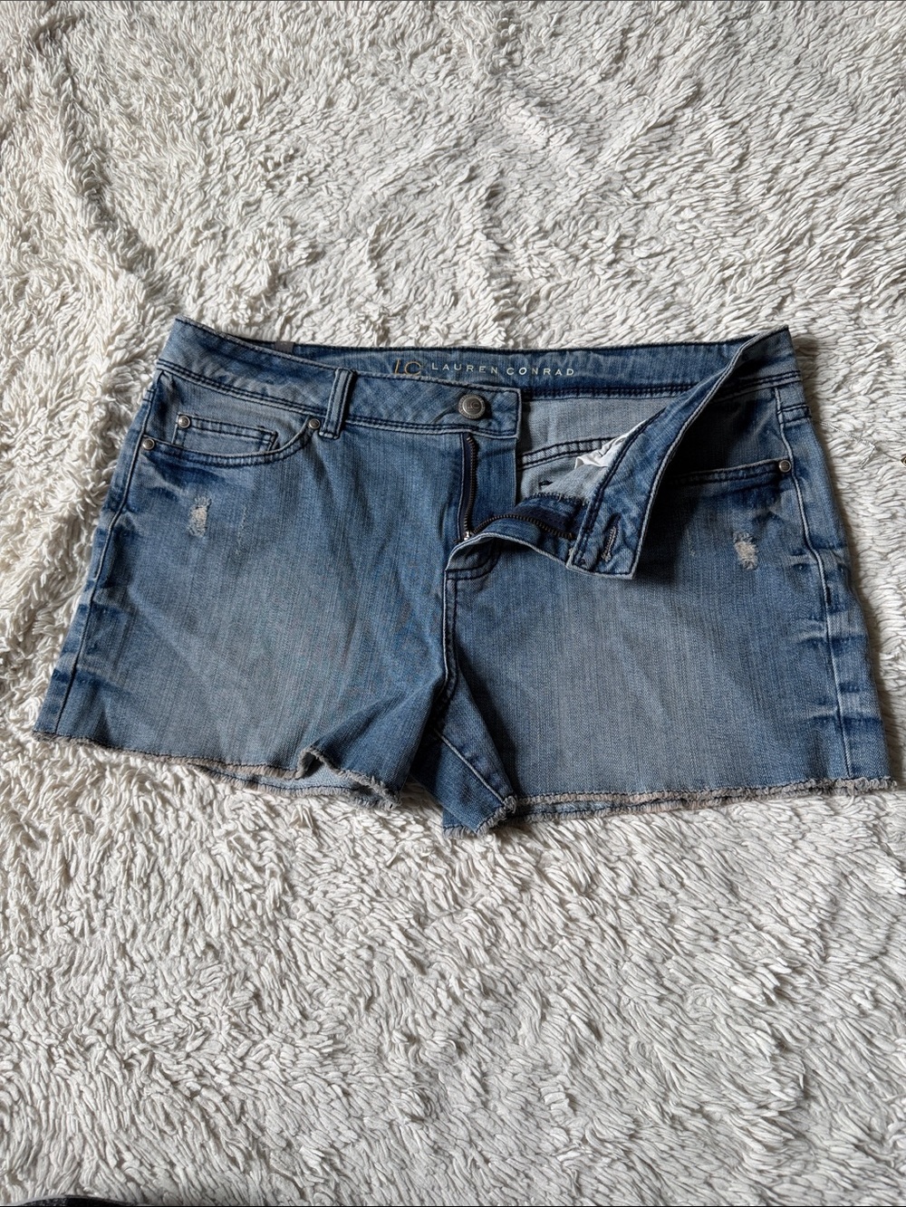 NWT LC Lauren Conrad Faded Blue Denim Cutoff Shorts size 14 - Picture 9 of 10